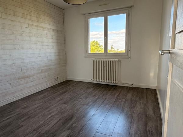 A louer - Appartement 3 chambres avec balcon, garage et cave - Angers secteur Chalouère