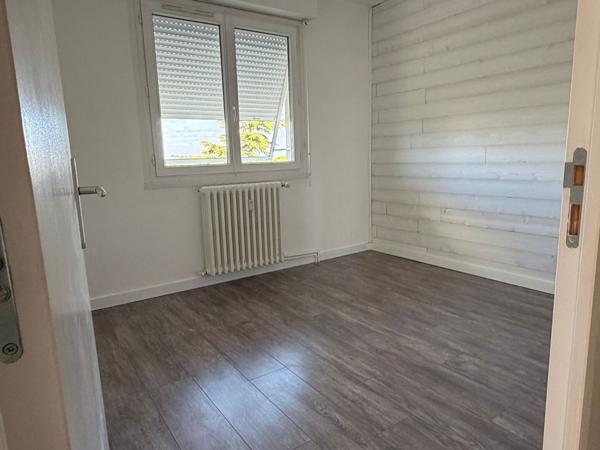 A louer - Appartement 3 chambres avec balcon, garage et cave - Angers secteur Chalouère