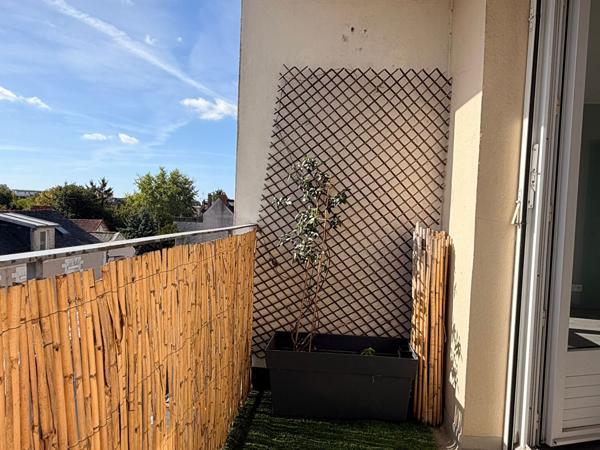 A louer - Appartement 3 chambres avec balcon, garage et cave - Angers secteur Chalouère