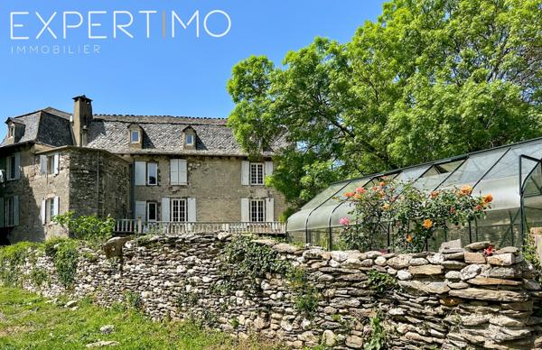 Manoir d'une superficie habitable de 338 m² avec dépendances sur un terrain de 3,6 hectares