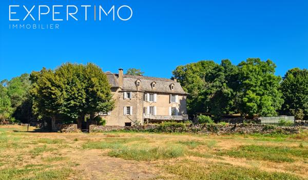 Manoir d'une superficie habitable de 338 m² avec dépendances sur un terrain de 3,6 hectares