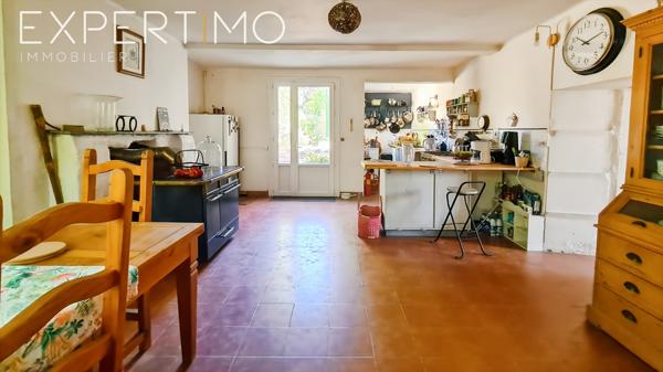 Manoir d'une superficie habitable de 338 m² avec dépendances sur un terrain de 3,6 hectares