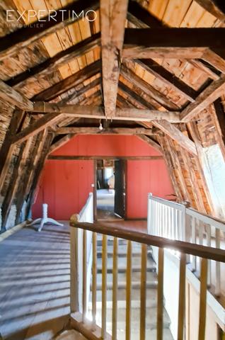 Manoir d'une superficie habitable de 338 m² avec dépendances sur un terrain de 3,6 hectares