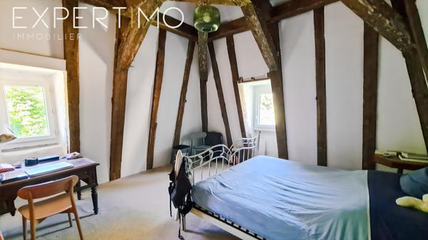 Manoir d'une superficie habitable de 338 m² avec dépendances sur un terrain de 3,6 hectares