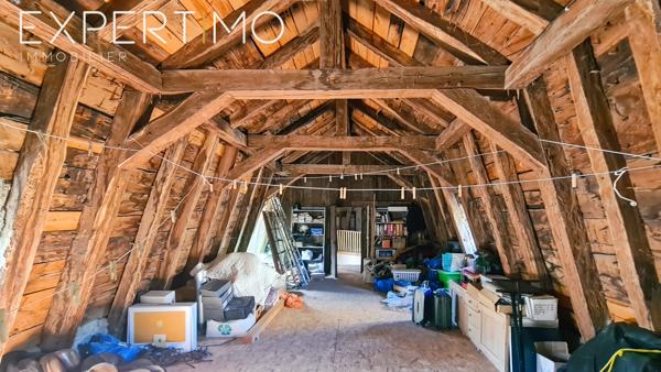 Manoir d'une superficie habitable de 338 m² avec dépendances sur un terrain de 3,6 hectares
