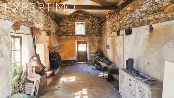 Manoir d'une superficie habitable de 338 m² avec dépendances sur un terrain de 3,6 hectares