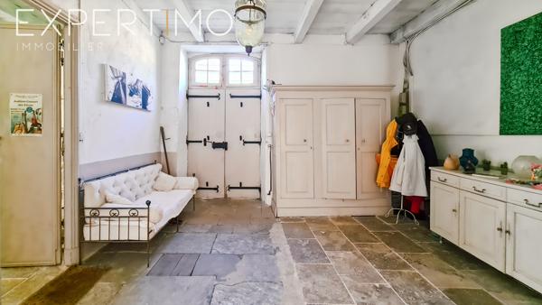 Manoir d'une superficie habitable de 338 m² avec dépendances sur un terrain de 3,6 hectares