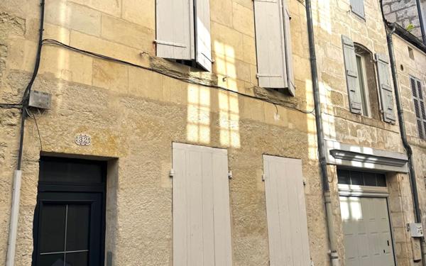 Immeuble à vendre    6 pièces •  Saintes