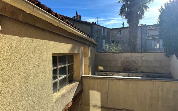 Immeuble à vendre    6 pièces •  Saintes