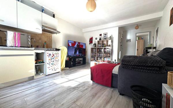 Immeuble à vendre    6 pièces •  Saintes