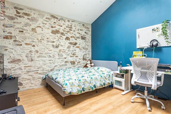 Maison Gorges 5 P . 3 Chs . Bureau . Garage . 135.89 M² . T 667 M² . Terrasses . Préau . Abri