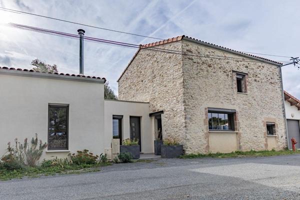 Maison Gorges 5 P . 3 Chs . Bureau . Garage . 135.89 M² . T 667 M² . Terrasses . Préau . Abri