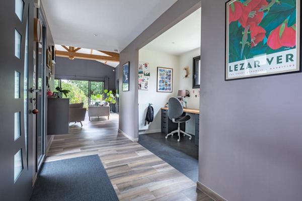Maison Gorges 5 P . 3 Chs . Bureau . Garage . 135.89 M² . T 667 M² . Terrasses . Préau . Abri