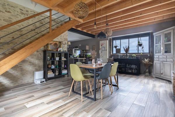 Maison Gorges 5 P . 3 Chs . Bureau . Garage . 135.89 M² . T 667 M² . Terrasses . Préau . Abri