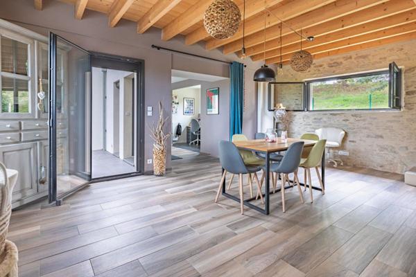 Maison Gorges 5 P . 3 Chs . Bureau . Garage . 135.89 M² . T 667 M² . Terrasses . Préau . Abri