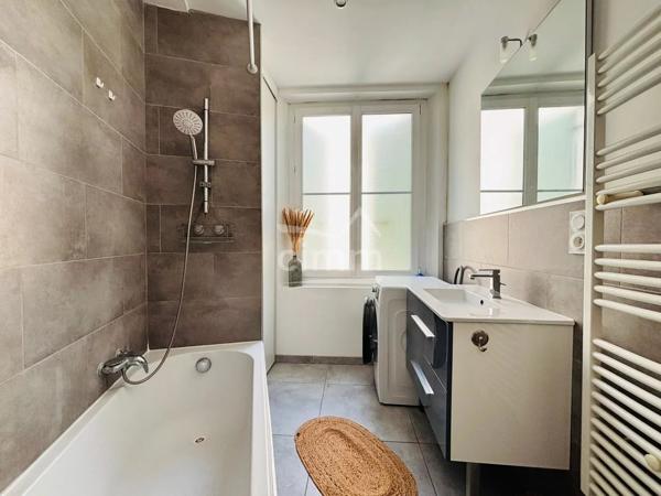 Appartement T3 rénové avec balcon – Centre-ville