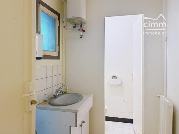 🏡 À vendre à Ladon (45270) – Local commercial à aménager –🏢