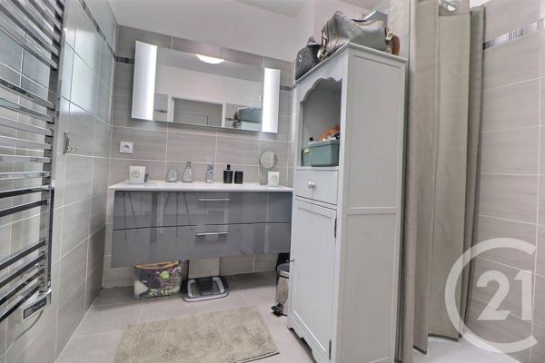 Appartement F3 à vendre  3 pièces - 68,40 m2 FREJUS - 83