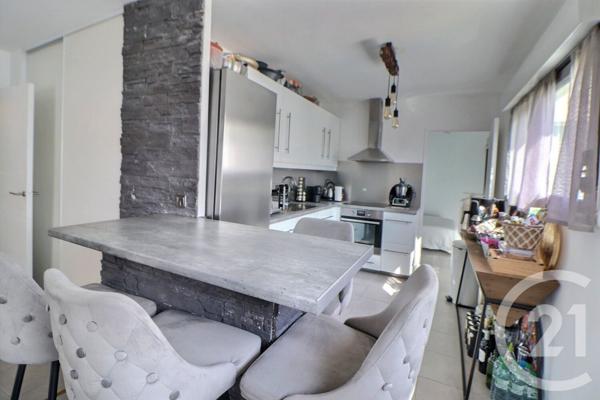 Appartement F3 à vendre  3 pièces - 68,40 m2 FREJUS - 83