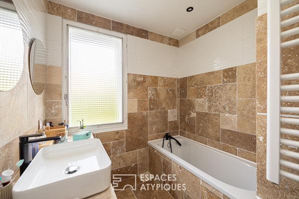 Maison lumineuse et dépendance à Meyzieu