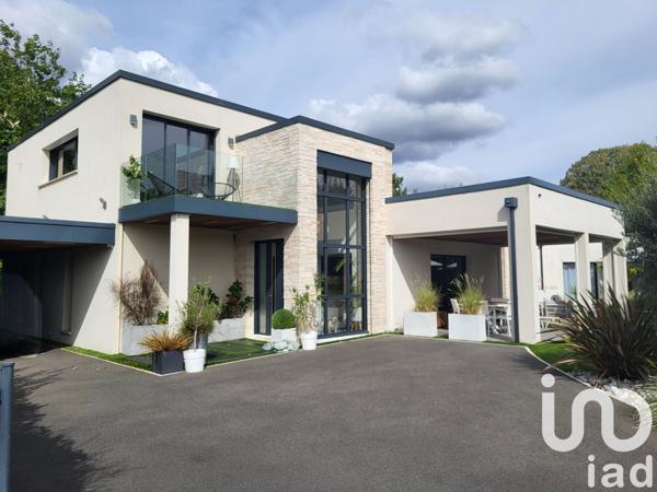 Maison à vendre 9 pièces 265 m² Saint-Cyr-sur-Loire