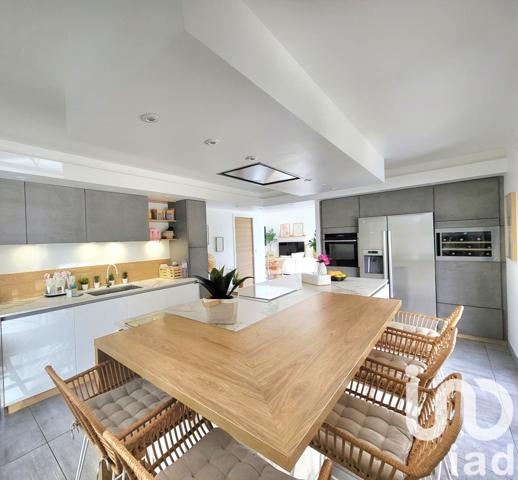 Maison à vendre 9 pièces 265 m² Saint-Cyr-sur-Loire