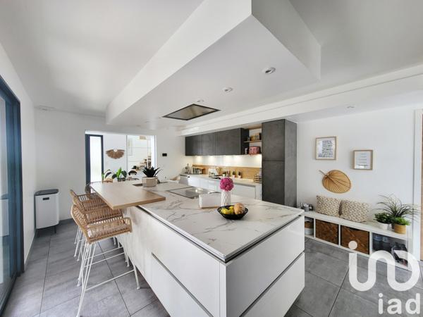 Maison à vendre 9 pièces 265 m² Saint-Cyr-sur-Loire