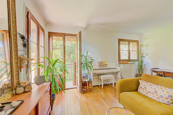 Appartement 3 pièces à vendre à Saint-Germain-en-Laye - Réf. 18233 349 000 € **  - Référence  18804