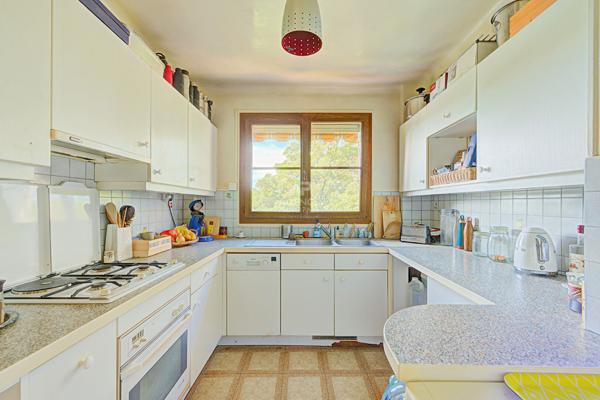 Appartement 3 pièces à vendre à Saint-Germain-en-Laye - Réf. 18233 349 000 € **  - Référence  18804