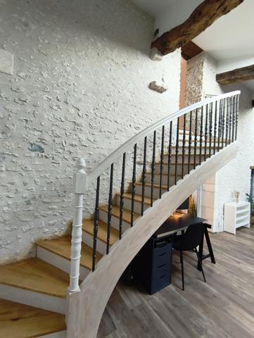 Maison
                                                                                                                                                                                                                                                                                                                        7 pièce(s)                                                                                                                                                                                                          5 chambre(s)                                                                                                                                                                                                          214  m²