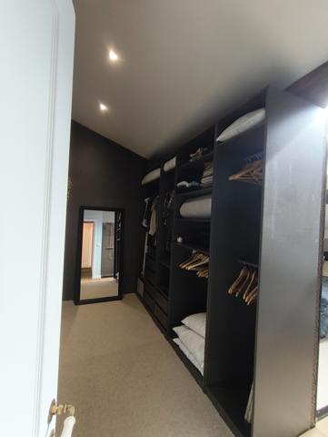 Maison
                                                                                                                                                                                                                                                                                                                        7 pièce(s)                                                                                                                                                                                                          5 chambre(s)                                                                                                                                                                                                          214  m²