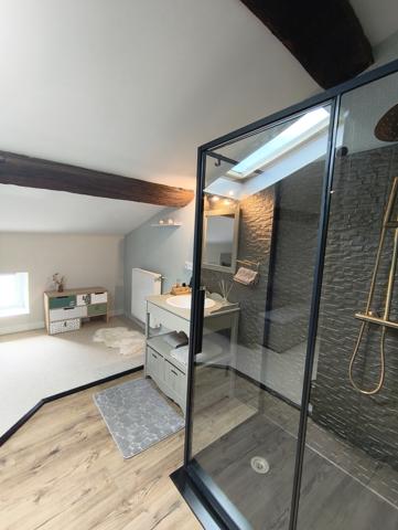 Maison
                                                                                                                                                                                                                                                                                                                        7 pièce(s)                                                                                                                                                                                                          5 chambre(s)                                                                                                                                                                                                          214  m²