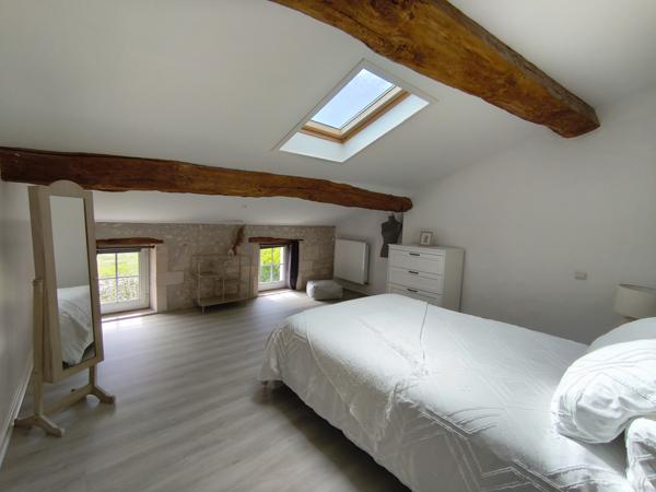 Maison
                                                                                                                                                                                                                                                                                                                        7 pièce(s)                                                                                                                                                                                                          5 chambre(s)                                                                                                                                                                                                          214  m²