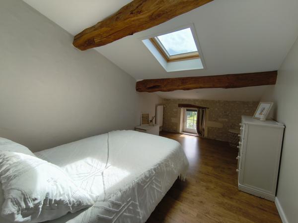 Maison
                                                                                                                                                                                                                                                                                                                        7 pièce(s)                                                                                                                                                                                                          5 chambre(s)                                                                                                                                                                                                          214  m²