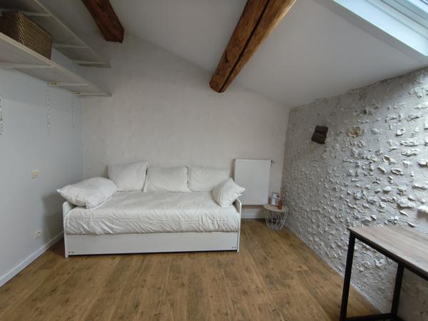 Maison
                                                                                                                                                                                                                                                                                                                        7 pièce(s)                                                                                                                                                                                                          5 chambre(s)                                                                                                                                                                                                          214  m²