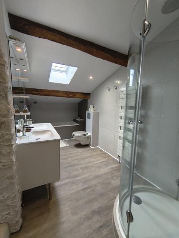 Maison
                                                                                                                                                                                                                                                                                                                        7 pièce(s)                                                                                                                                                                                                          5 chambre(s)                                                                                                                                                                                                          214  m²