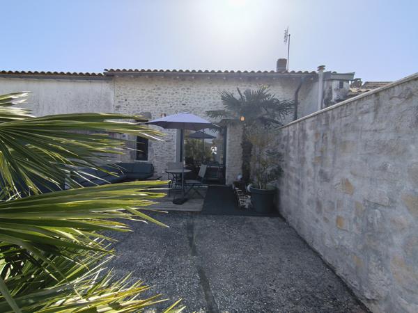 Maison
                                                                                                                                                                                                                                                                                                                        7 pièce(s)                                                                                                                                                                                                          5 chambre(s)                                                                                                                                                                                                          214  m²