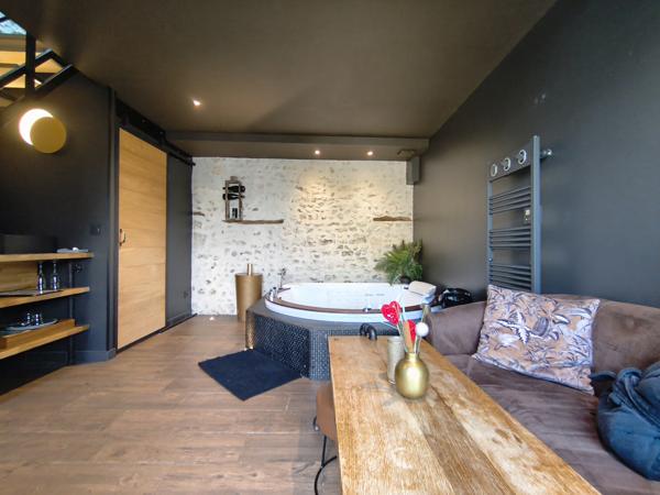 Maison
                                                                                                                                                                                                                                                                                                                        7 pièce(s)                                                                                                                                                                                                          5 chambre(s)                                                                                                                                                                                                          214  m²