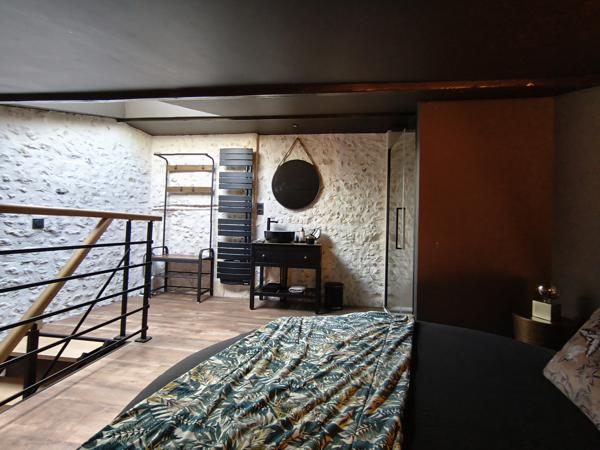 Maison
                                                                                                                                                                                                                                                                                                                        7 pièce(s)                                                                                                                                                                                                          5 chambre(s)                                                                                                                                                                                                          214  m²