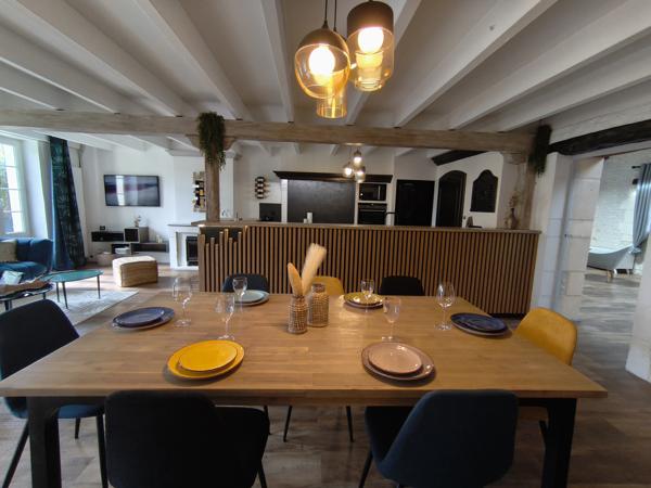 Maison
                                                                                                                                                                                                                                                                                                                        7 pièce(s)                                                                                                                                                                                                          5 chambre(s)                                                                                                                                                                                                          214  m²