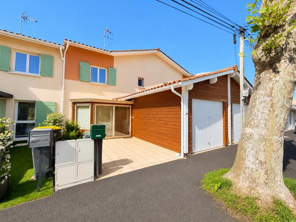 Maison de ville en duplexe 3 chambres en centre ville d'Arès