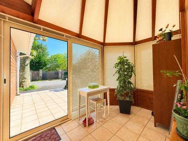 Maison de ville en duplexe 3 chambres en centre ville d'Arès