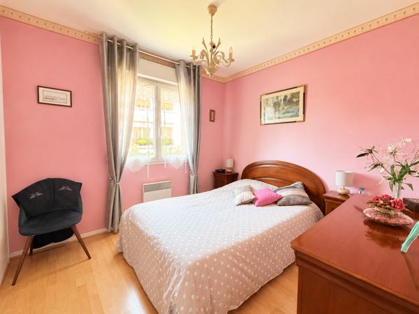 Maison de ville en duplexe 3 chambres en centre ville d'Arès