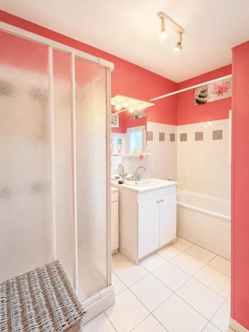Maison de ville en duplexe 3 chambres en centre ville d'Arès