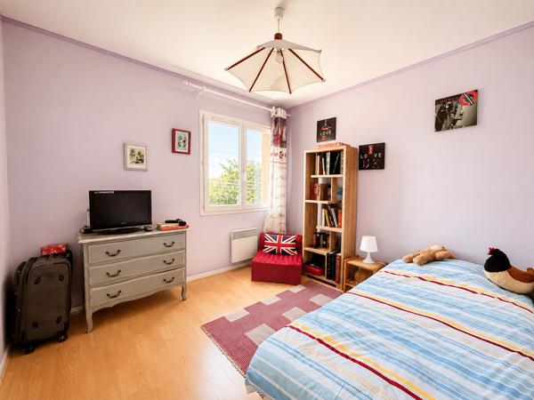 Maison de ville en duplexe 3 chambres en centre ville d'Arès