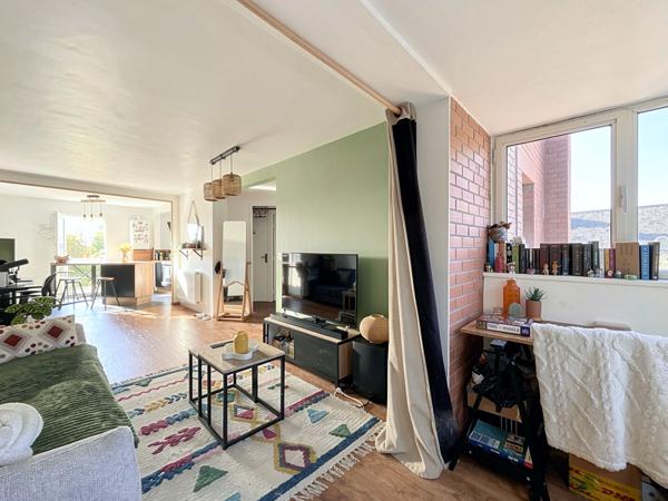 Appartement T2, garage, ascenseur, loggia, dernier étage - 60m² - Lanester
