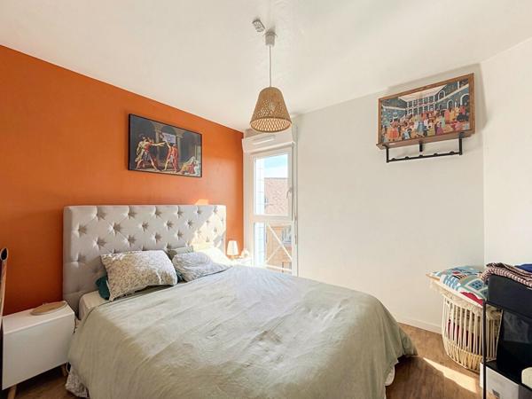 Appartement T2, garage, ascenseur, loggia, dernier étage - 60m² - Lanester