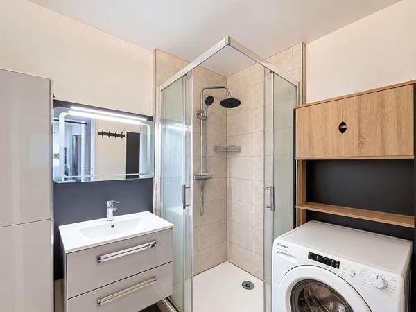 Appartement T2, garage, ascenseur, loggia, dernier étage - 60m² - Lanester
