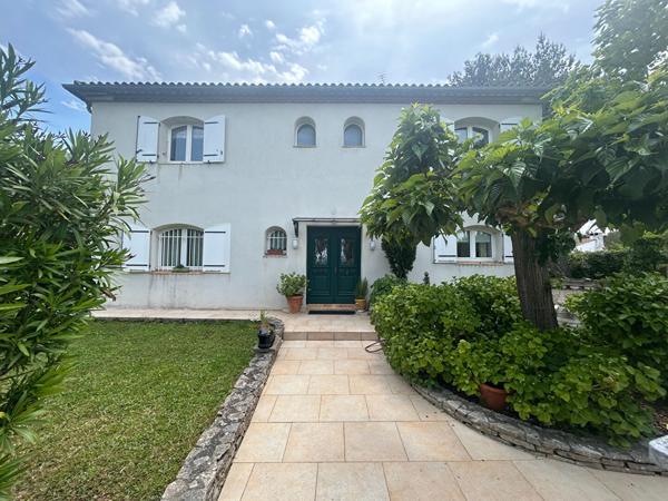 Maison à Carcassonne avec piscine et garage