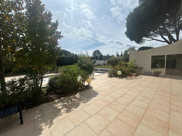 Maison à Carcassonne avec piscine et garage